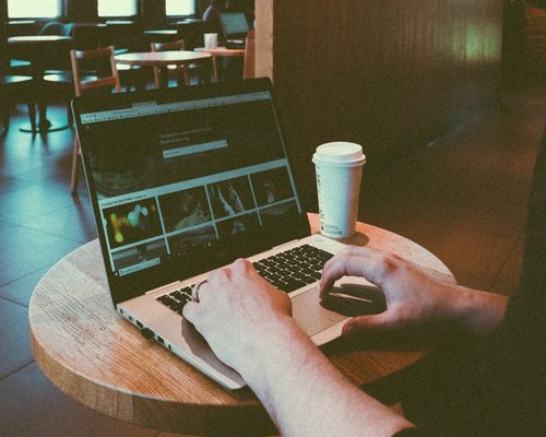 A relaxed person adapting to remote work at a cafe in Mexico